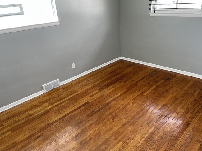 Photo - 16127 St Marys St