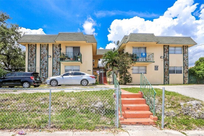 Building Photo - 720 NW 27th Ct Unit 8 Rental