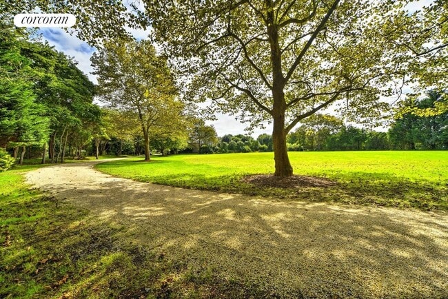 Photo - 245 Narrow Ln E