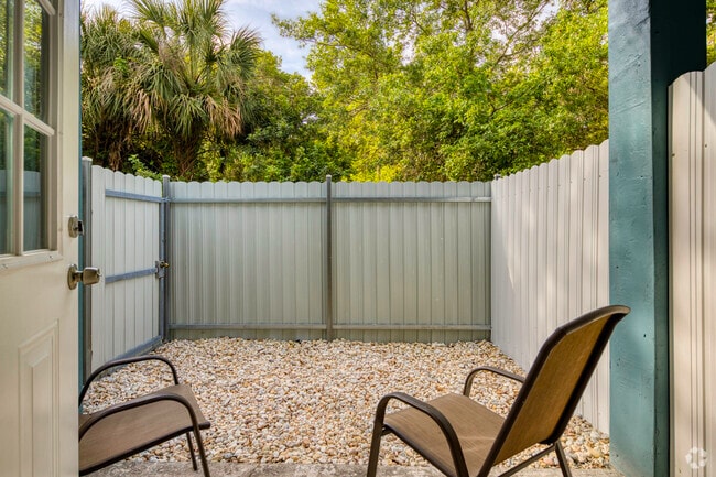 14566 Seaford Cir Tampa, FL 33613-5076