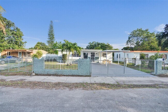 Photo - 2100 Service Rd