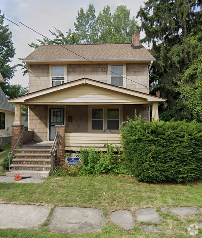 Building Photo - Coming Soon! Section 8 Accepted! Renovatio... Rental