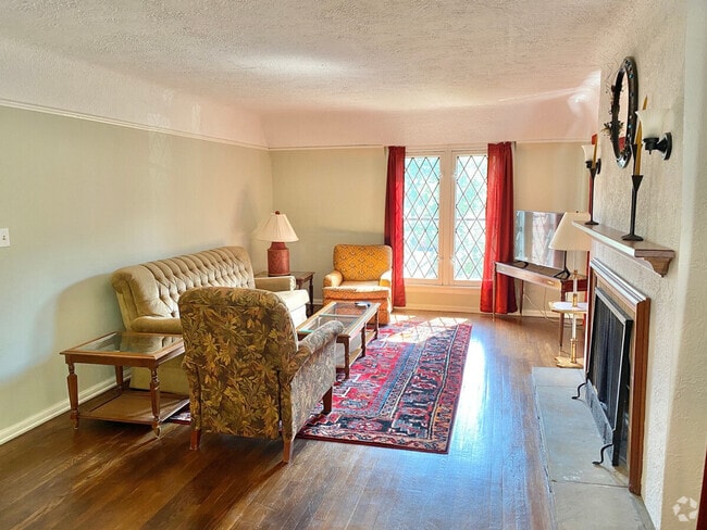 Building Photo - 3574 Lynnfield Rd Rental