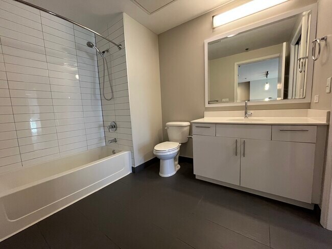 Photo - 211 W Scott St