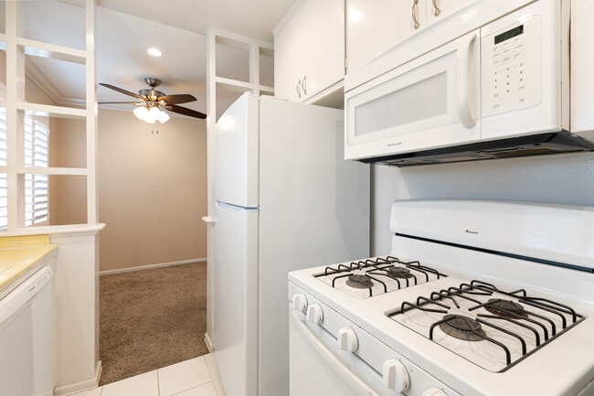 Clean , Simple and Functional - 1317 19th St Unit C
