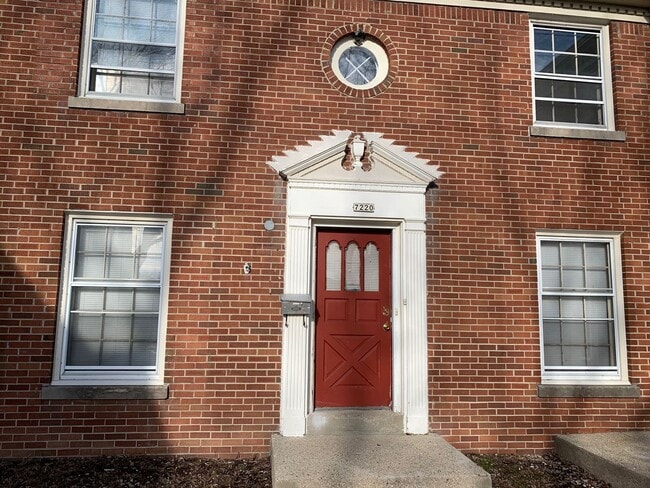 Building Photo - 7220 W Burleigh St Unit 7220-9