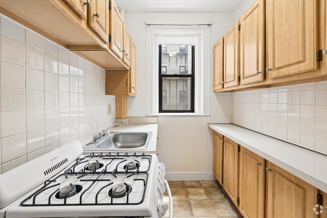 1BR, 1BA - 500SF - Kitchen