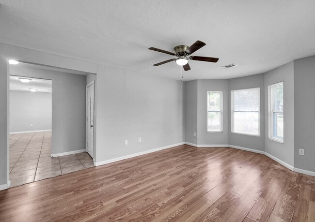 Photo - 4 Little John Ln