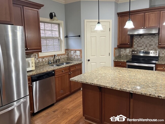 Photo - 191 Castlehill Dr