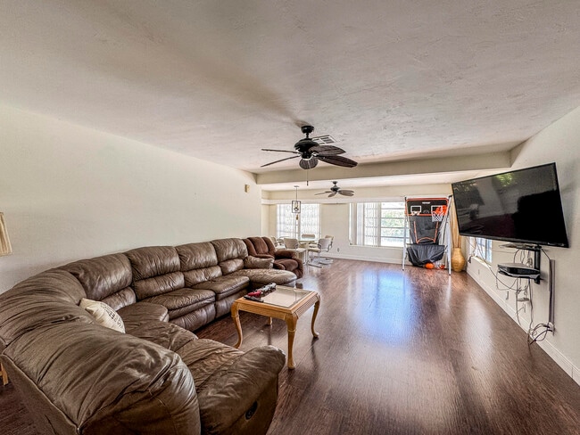 1326 Lake Erie Dr