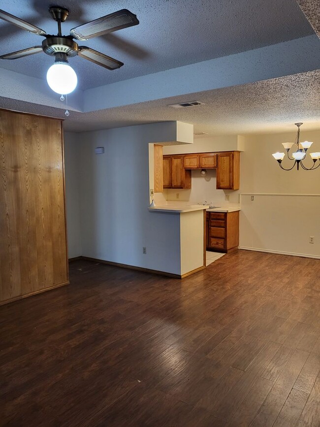 Photo - 808 Austin St