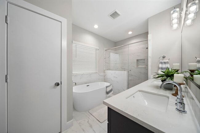 Photo - 8322 Curry Rd