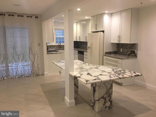 Photo - 8390 Montgomery Run Rd Unidad B