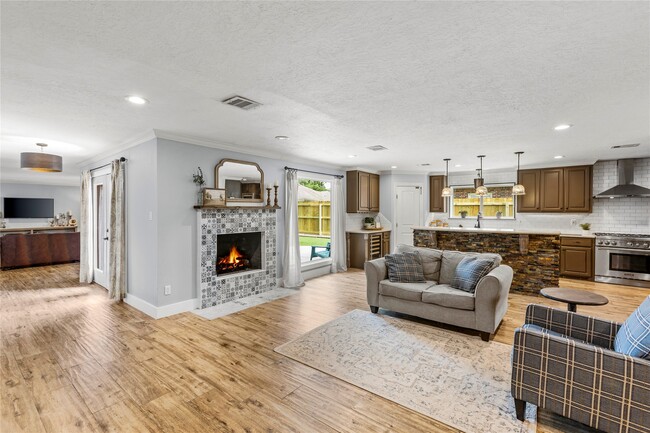 Photo - 112 April Wind Dr E