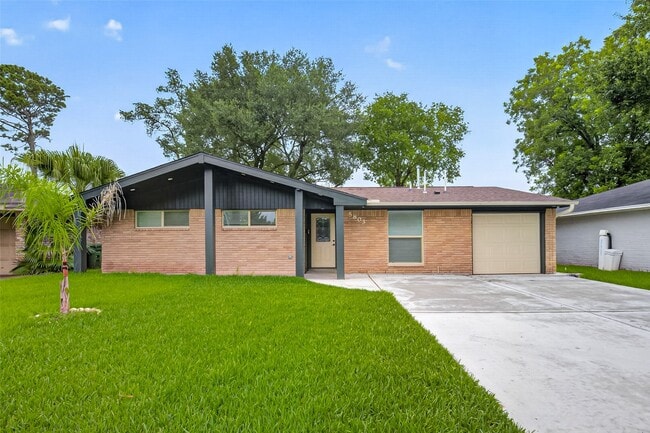 Photo - 5803 Greencraig Dr