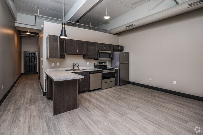 1BR, 1BA - 650 SF