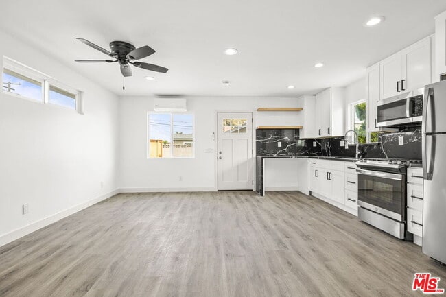 Photo - 1051 Gill Ave