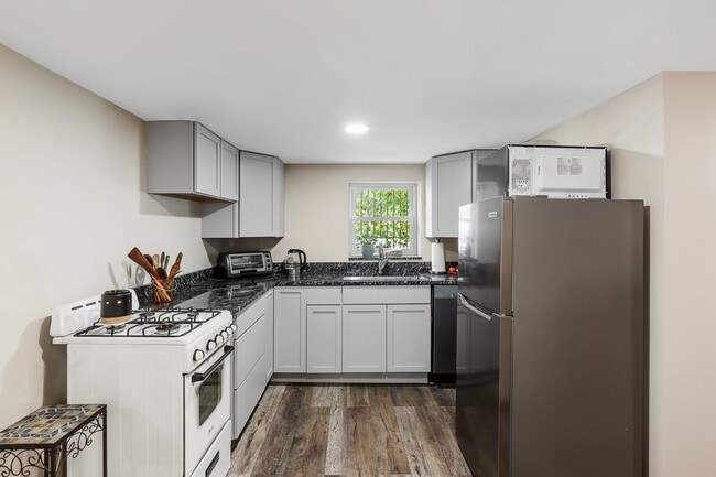 Photo - 1301 W Nelson St Unit G