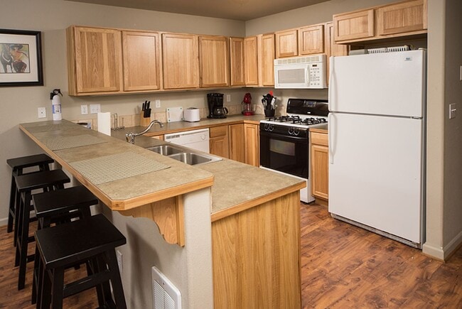 Photo - 139 SE Heyburn St