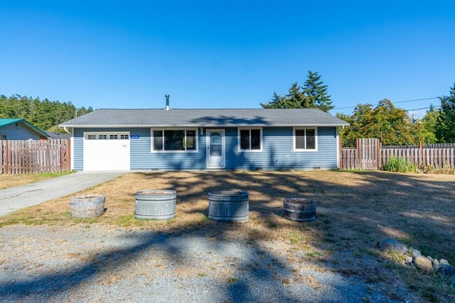 Building Photo - 634 N El Mirador St