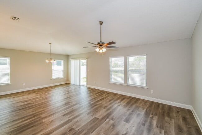 Photo - 683 Trellis Bay Dr