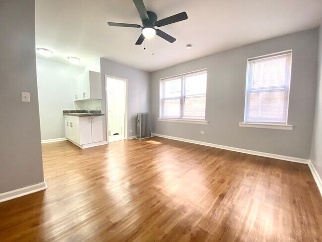 Photo - 4241 N Kenmore Ave Unit 106