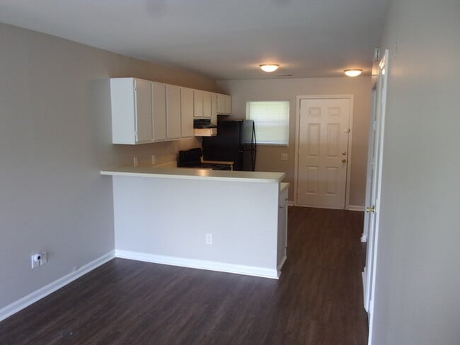 Photo - 2 Bedroom 1 1/2 Bath Townhome - Recently Updated and Freshly Painted