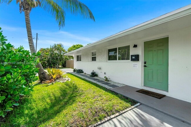 Photo - 700 NW 18th St