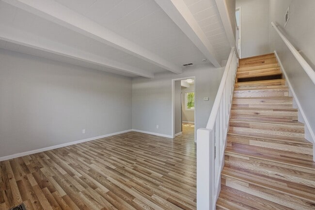 Photo - 1141-1161 Oak Avenue Unit 1157