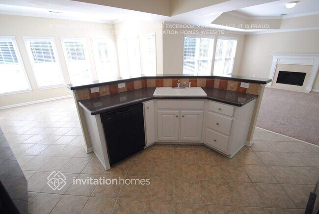 Photo - 1565 Woodpoint Way