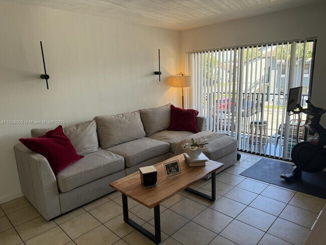 Photo - 7180 NW 179th St Unidad 202 Rental