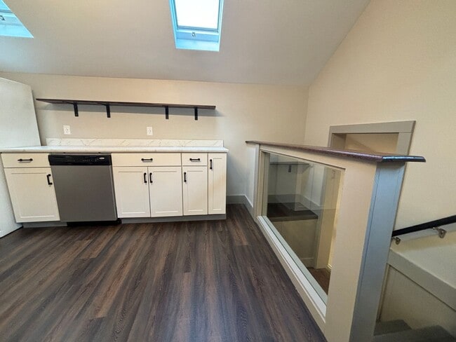 536 W 5th St Unit 2