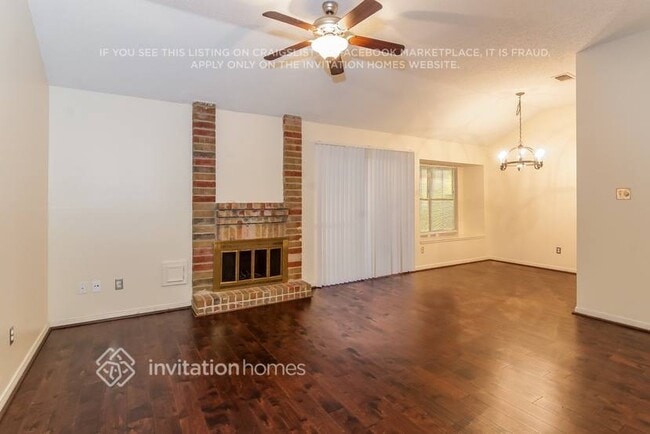 Photo - 15806 Locust Grove Dr