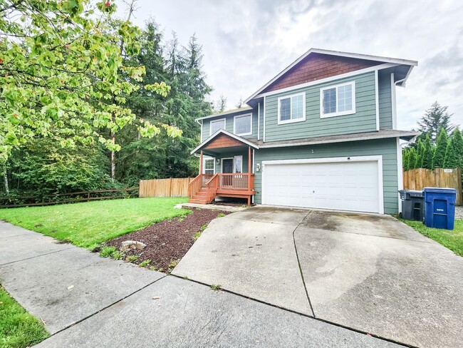 Building Photo - 3 Bedroom Home - Large Yard