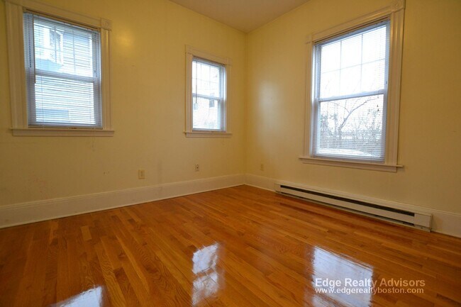 Photo - 22-24 Everett Sq Unit 1