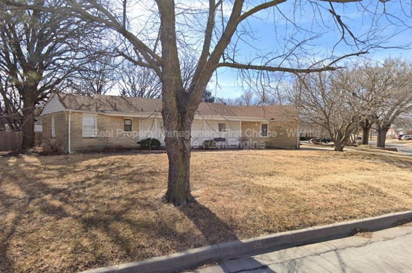 Photo - 305 S Bleckley Dr