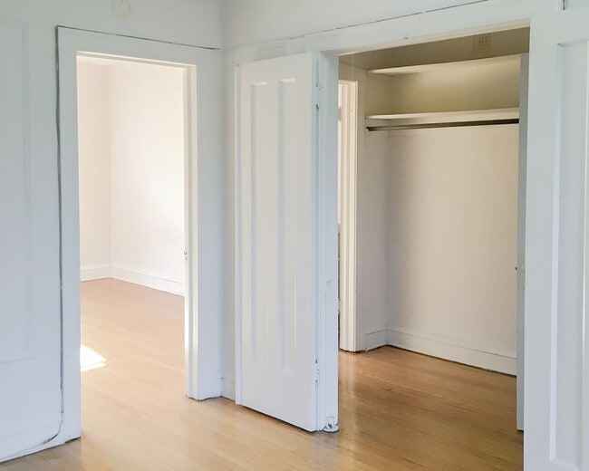 Photo - 4604 N Winchester Ave Unit 3