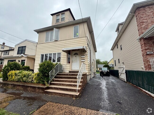Building Photo - 102 Halstead Ave Unit 1 Rental