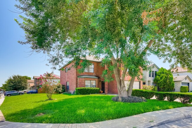 Photo - BEAUTIFUL HOME  |  OPEN CONCEPT  |  3 LIVING AREAS  |  FURNISHED OPTION  |  NEAR SCHOOLS & SHOPPING