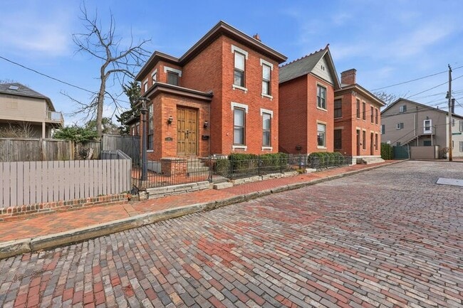 Photo - 114 E Beck St