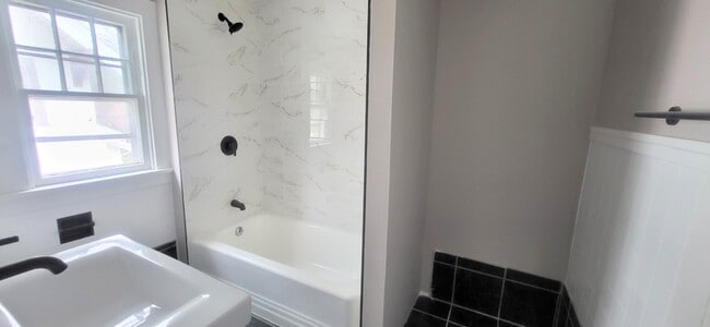 Photo - 2008 N Anthony Blvd