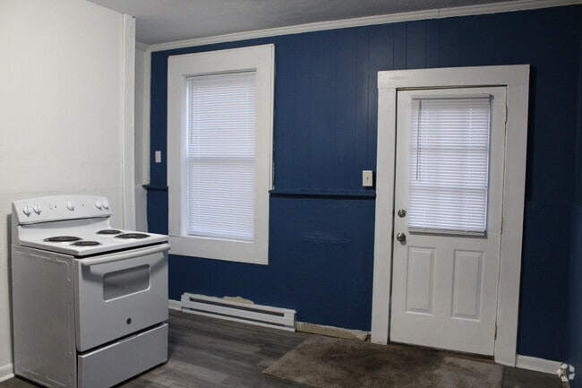 Building Photo - 167 Main St Unit 1 Back Rental