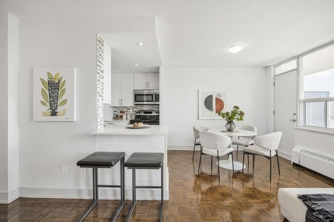 Photo - 225 Davisville Avenue