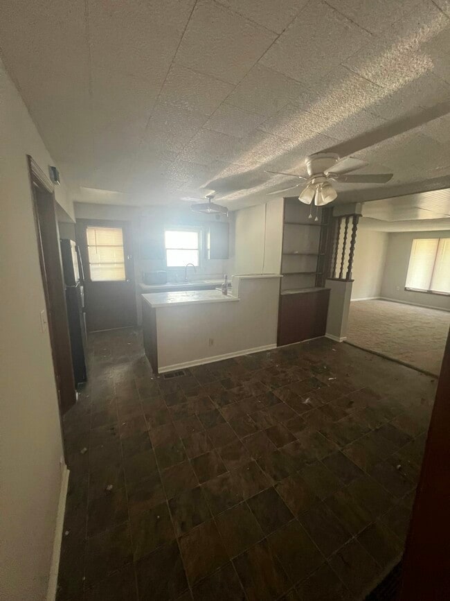 Photo - 409 E 9th St