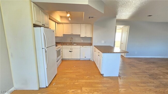 Photo - 1600 Burningwood Ln Unidad 201