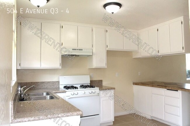 Photo - 504 E Ave Q3 Unit 4