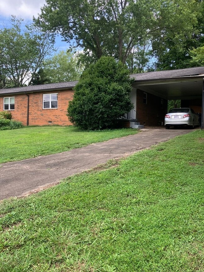 Photo - West Knoxville 37909 - 2 bedroom Duplex(half) in desirable West Knoxville - Inquire by Text or em...