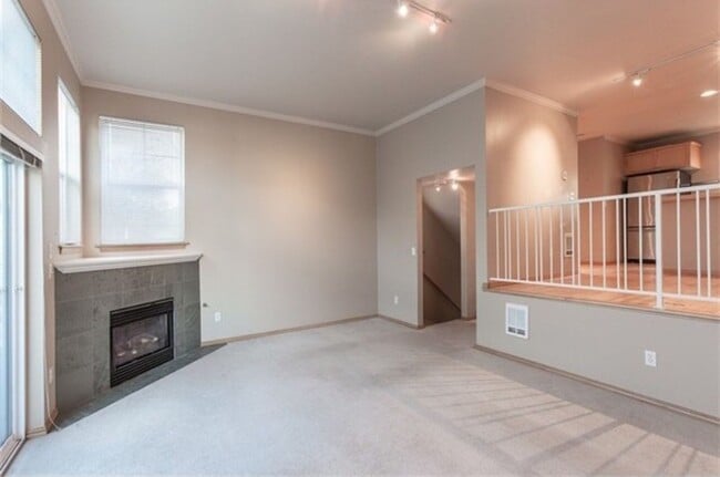 Building Photo - Lovely 3 bed, 2.5 Bathroom Magnolia Tonwnh...