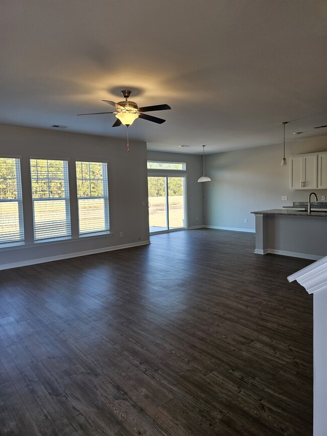 Photo - 200 Justify Ave