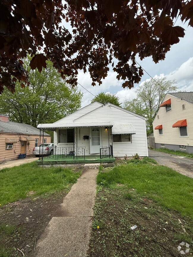 Building Photo - Section 8 Accepted! Newly Renovated 3-Bedr... Rental